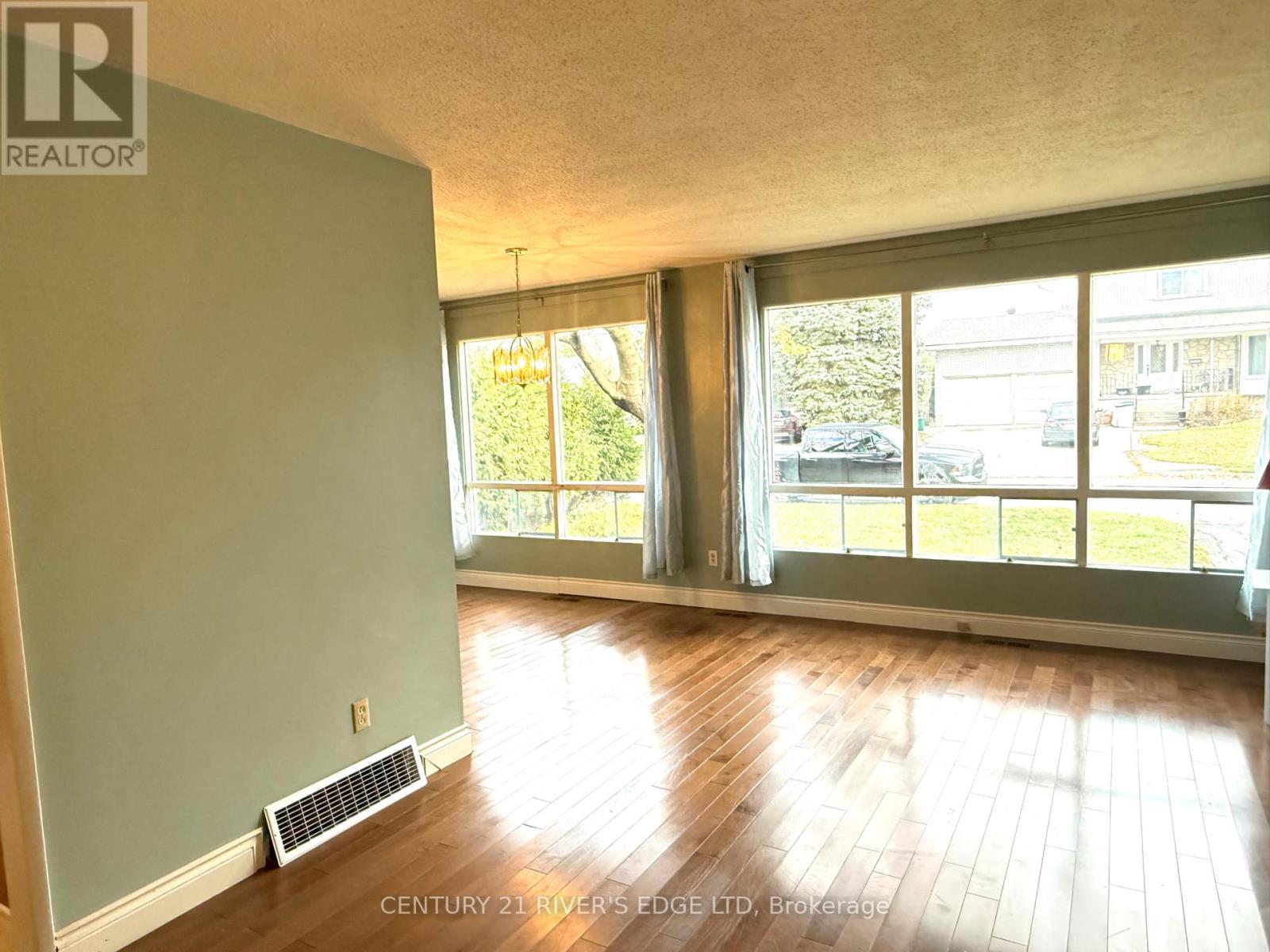 2527 Needham Crescent