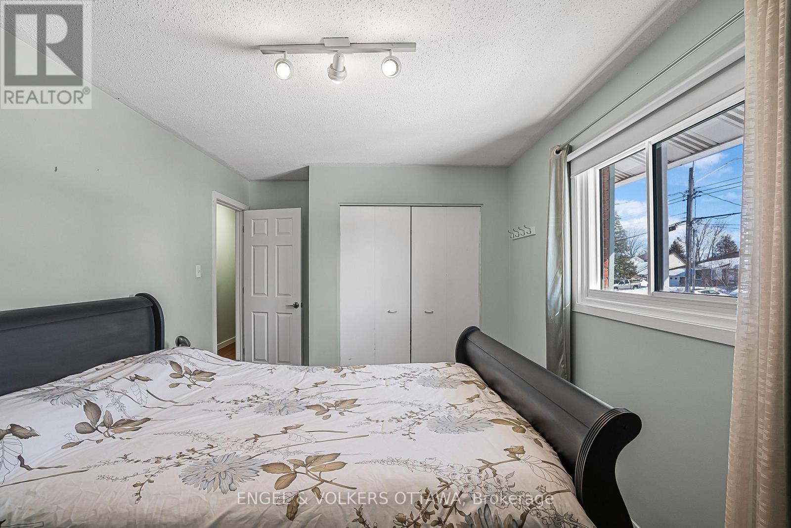 1427 Rosebella Avenue