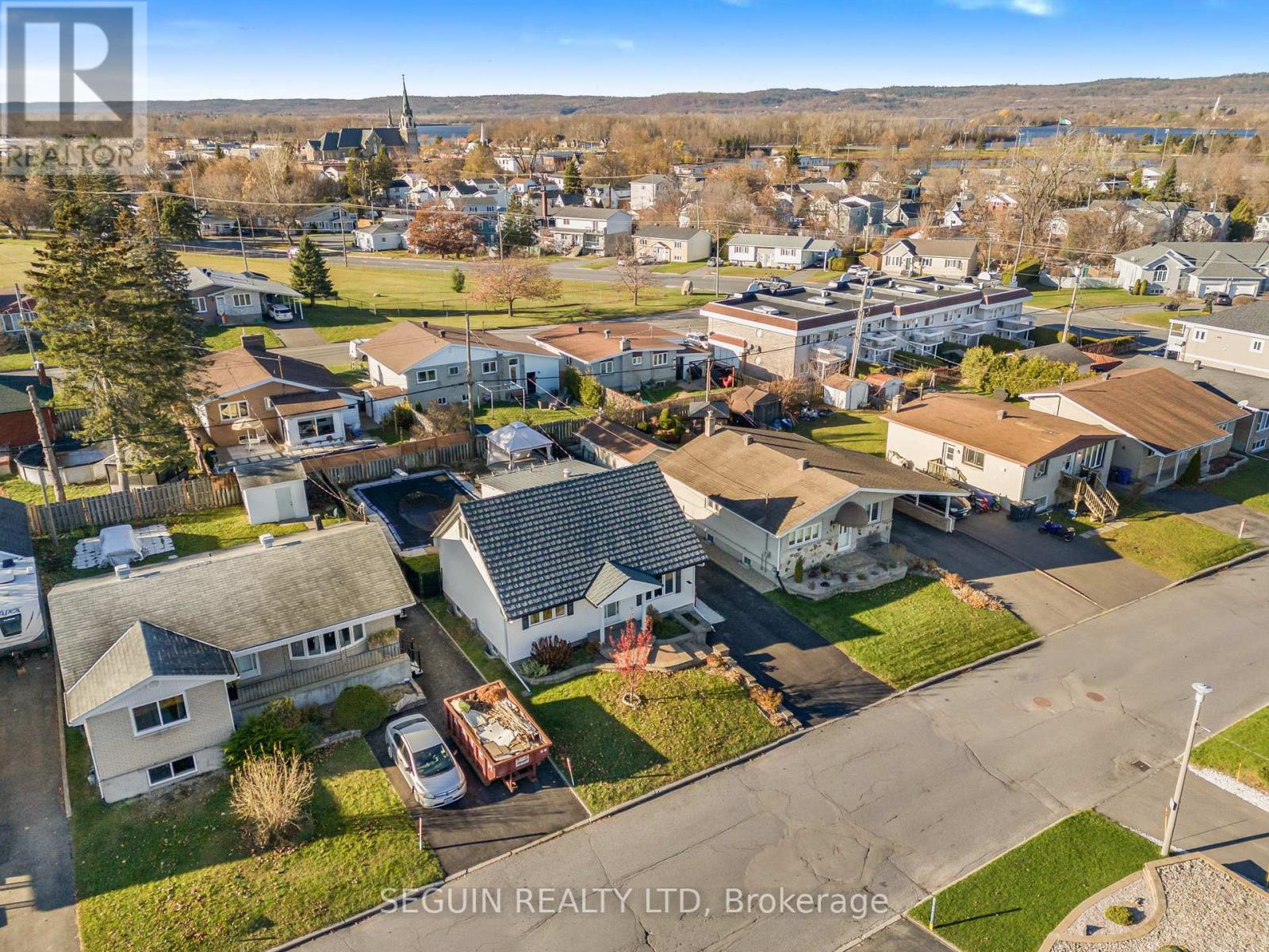 460 Theriault Street