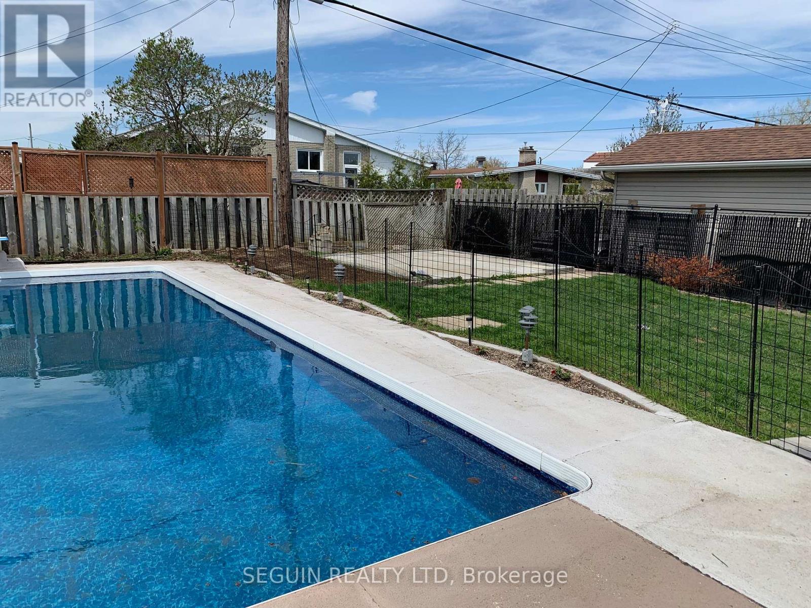 460 Theriault Street