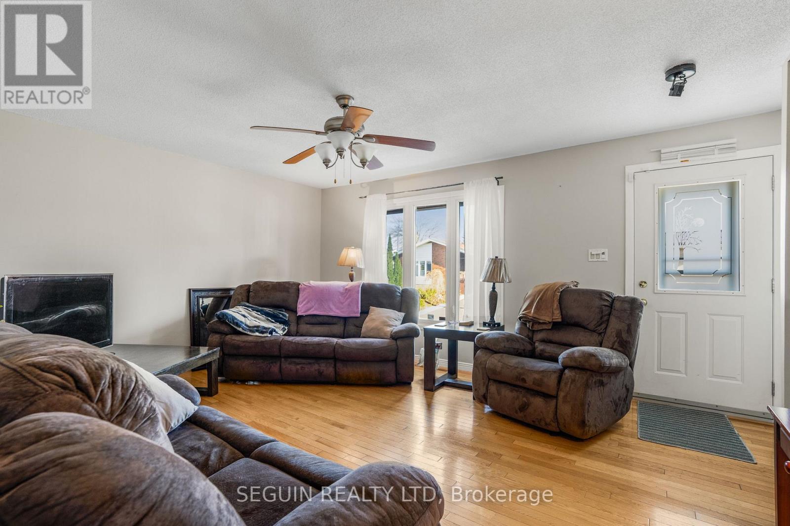 460 Theriault Street