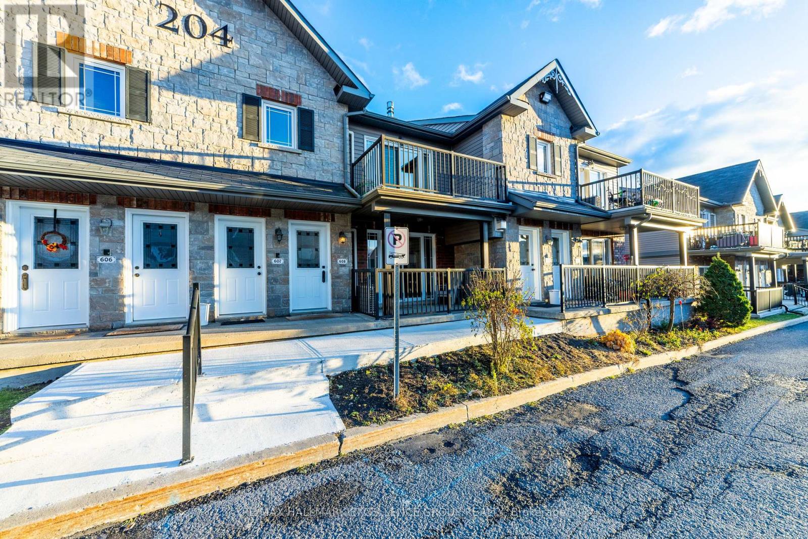 608 - 204 Eliot Street