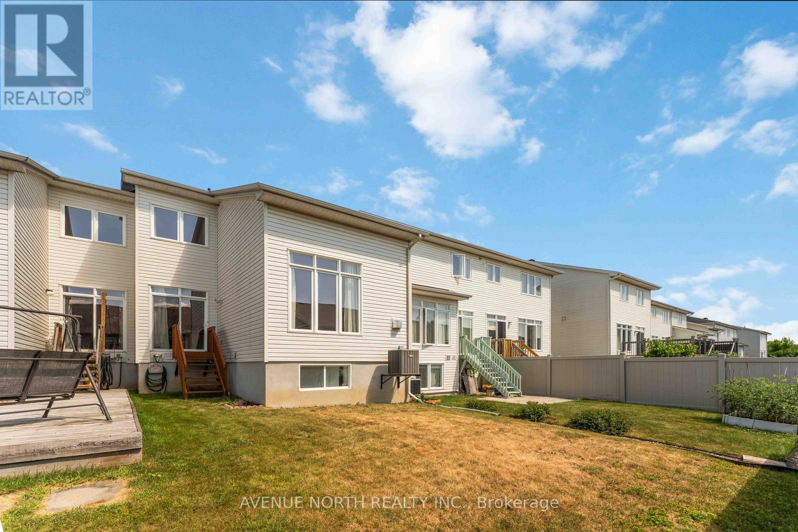 241 Waymark Crescent