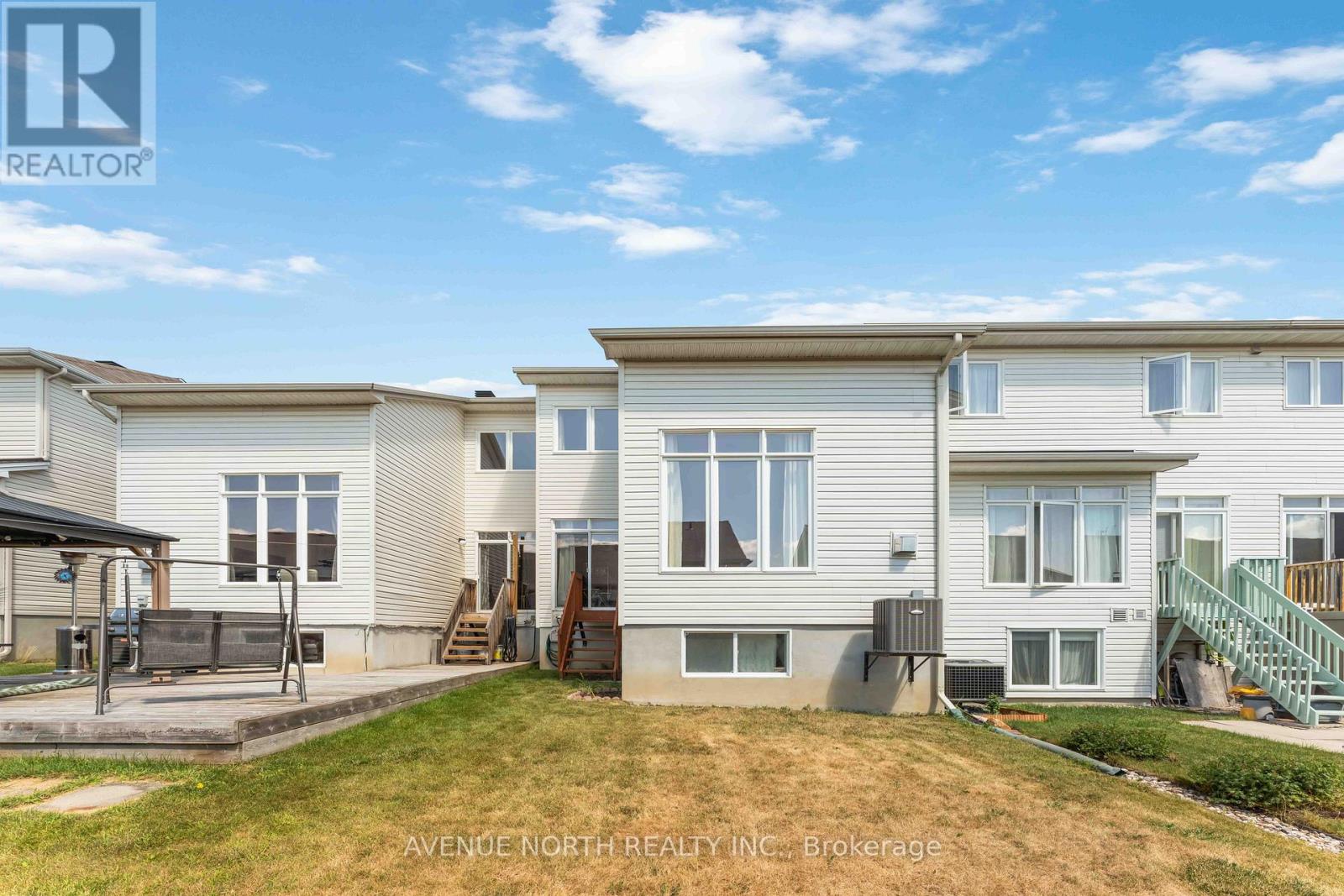 241 Waymark Crescent