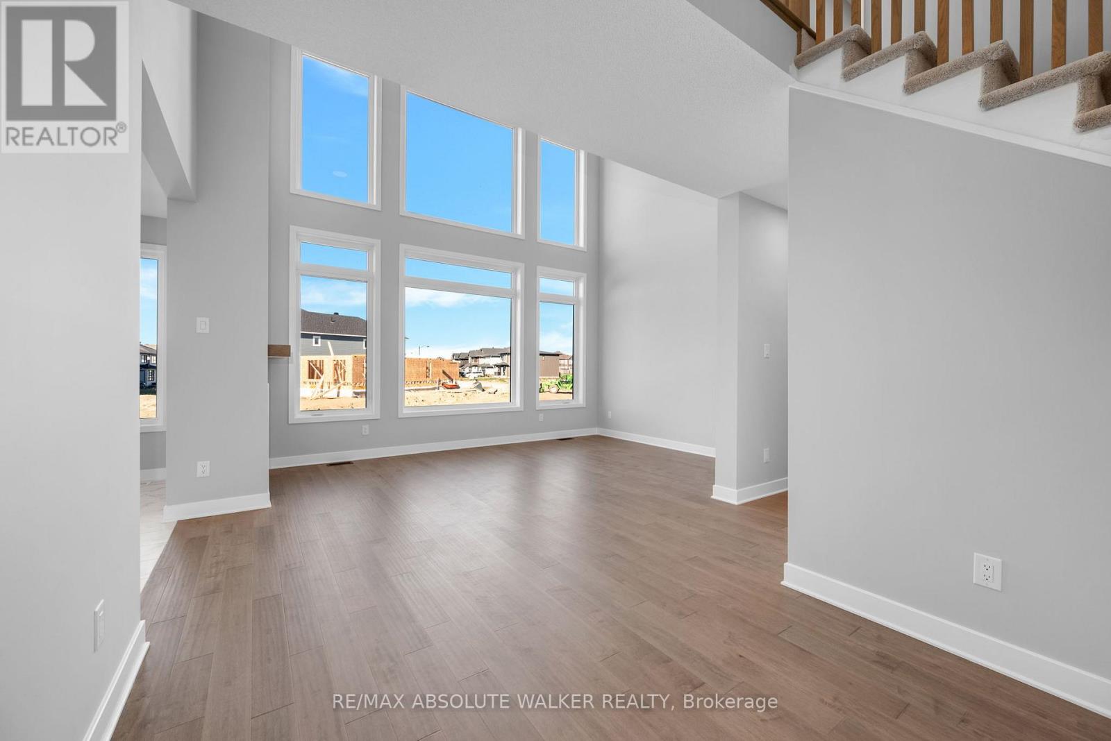 584 Paakanaak Avenue