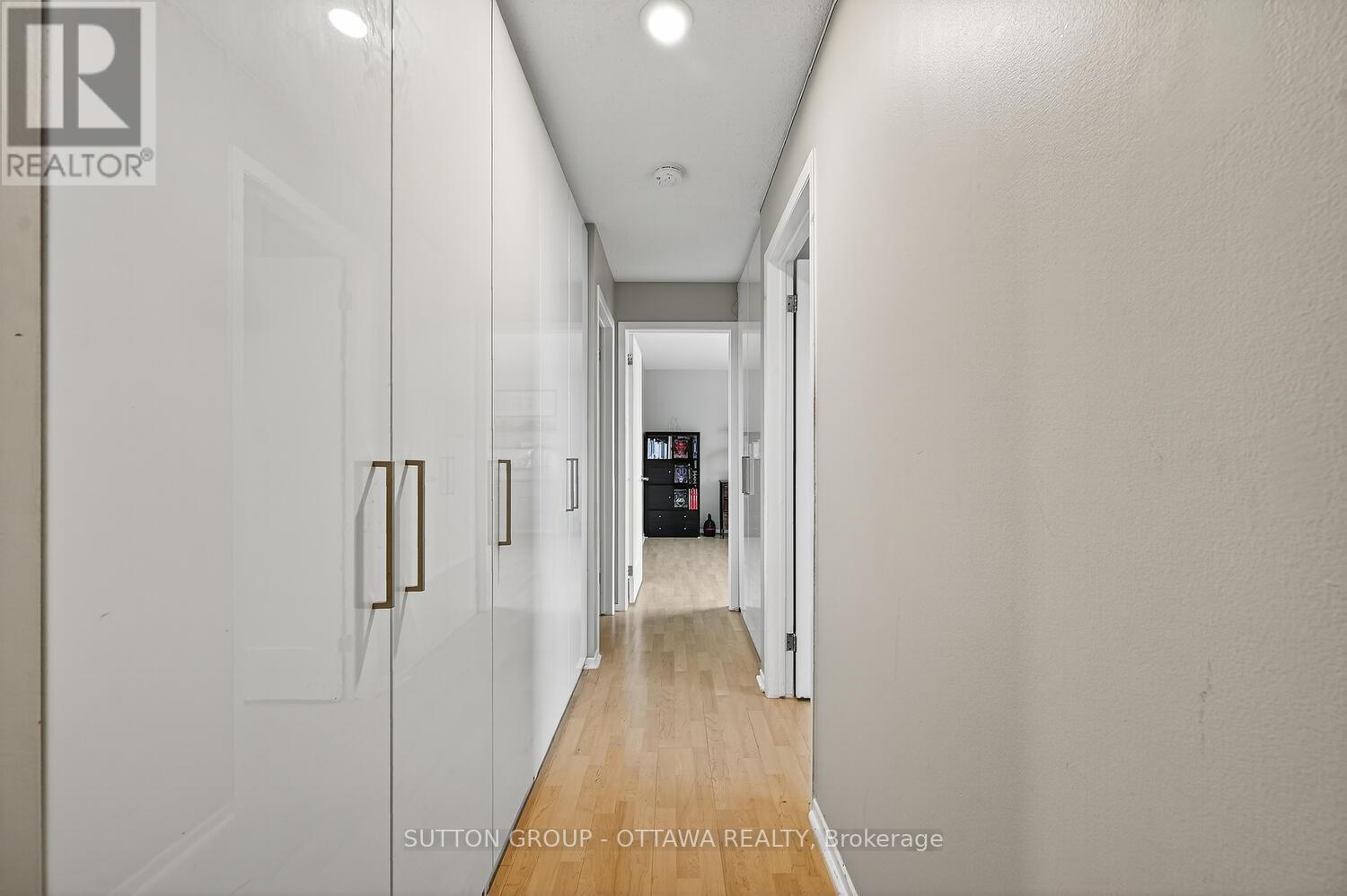 317 - 214 Viewmount Drive