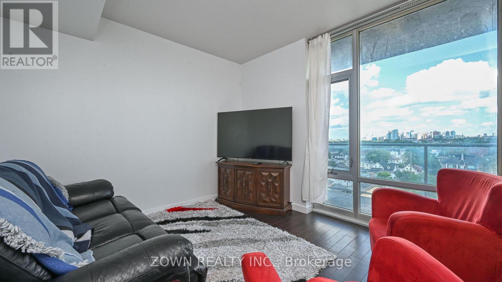 807 - 201 Parkdale Avenue