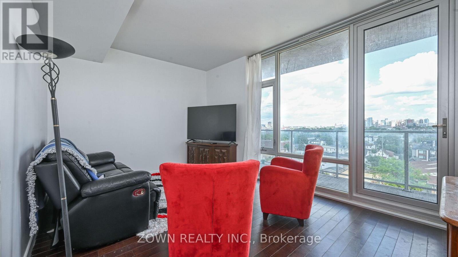 807 - 201 Parkdale Avenue