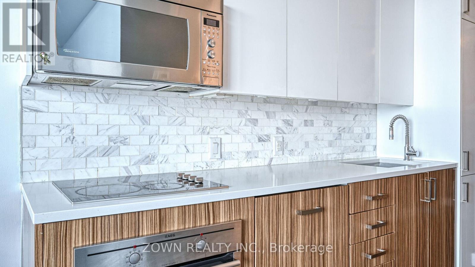 807 - 201 Parkdale Avenue