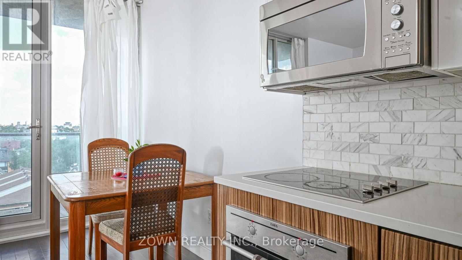 807 - 201 Parkdale Avenue