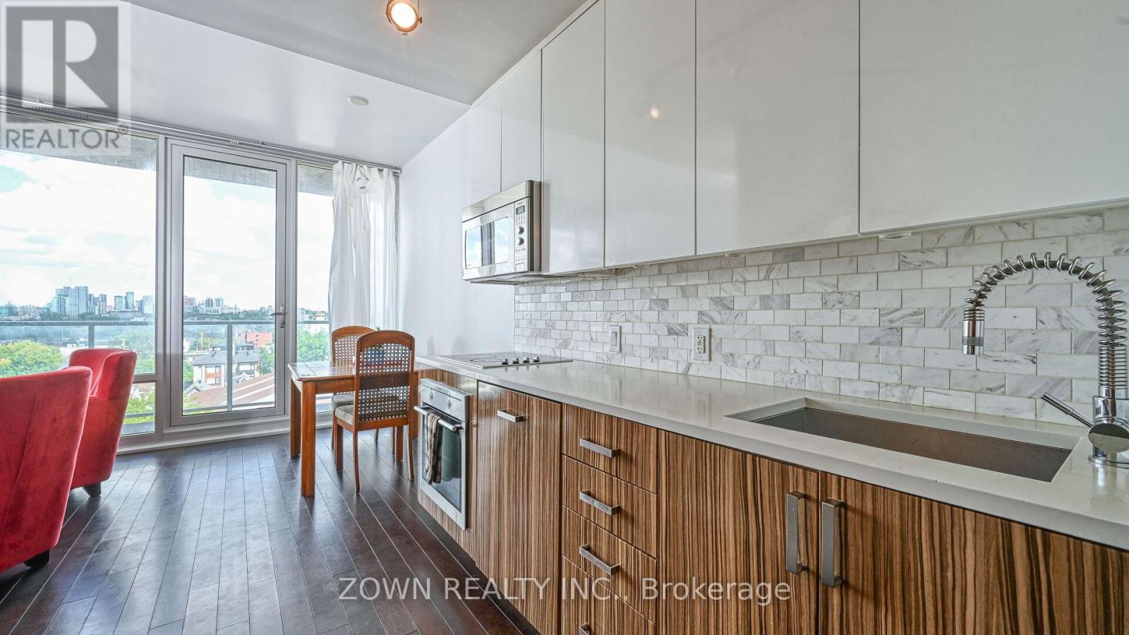 807 - 201 Parkdale Avenue