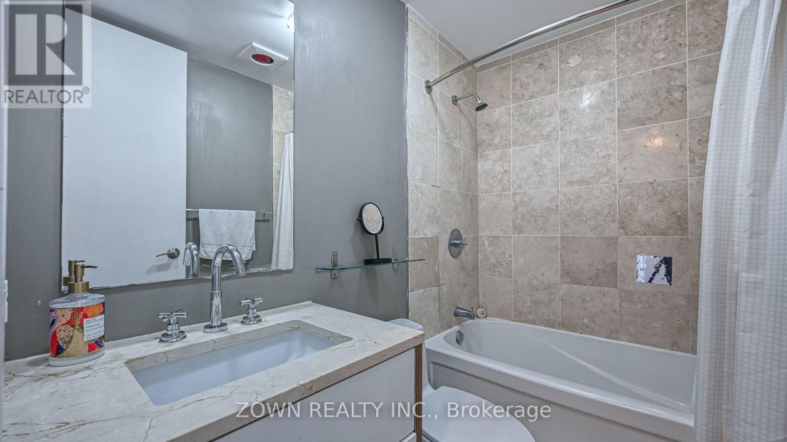 807 - 201 Parkdale Avenue