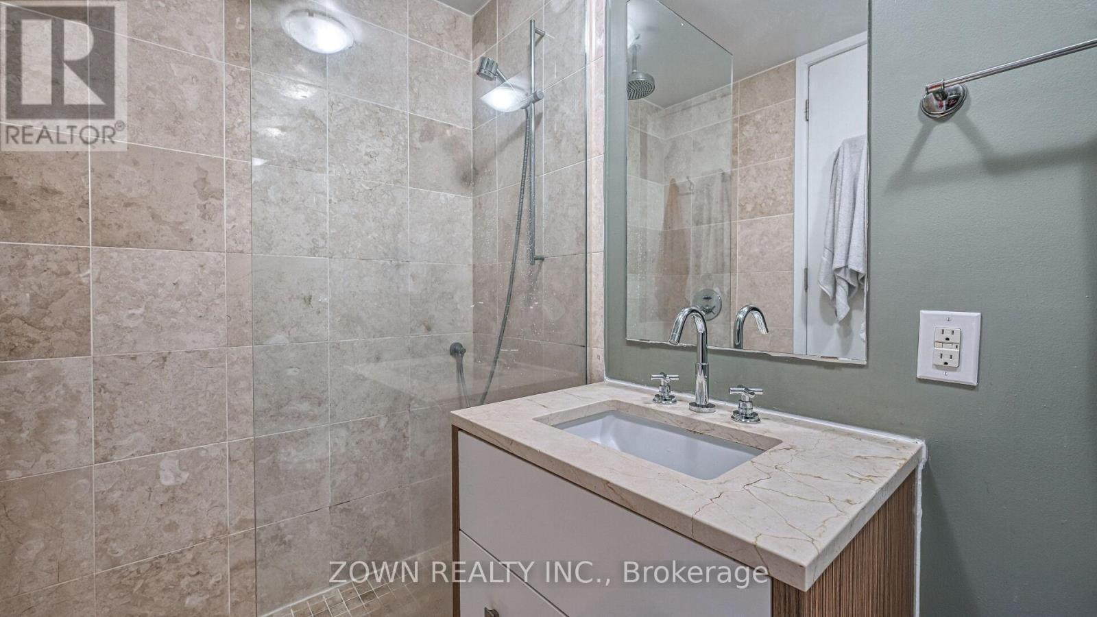 807 - 201 Parkdale Avenue