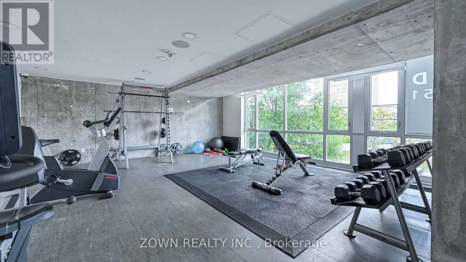 807 - 201 Parkdale Avenue