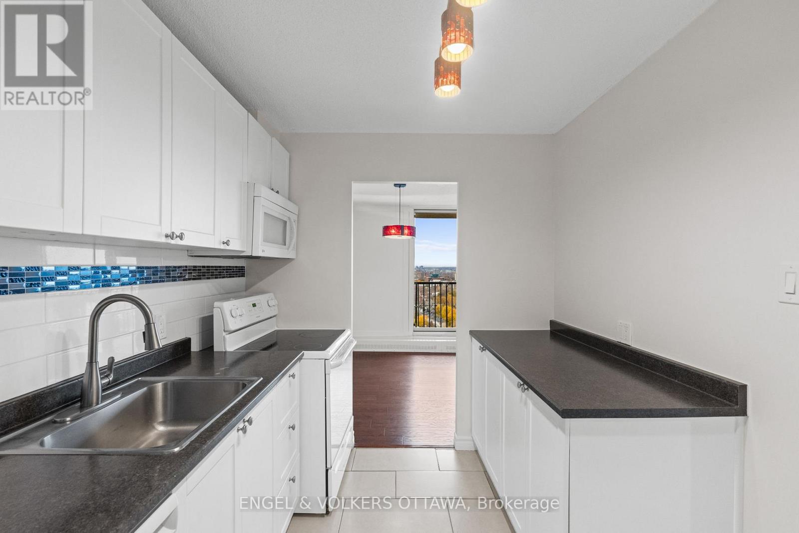 2001 - 665 Bathgate Drive