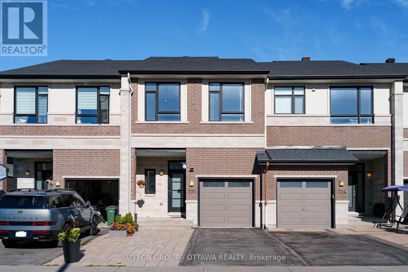 776 Carnelian Crescent