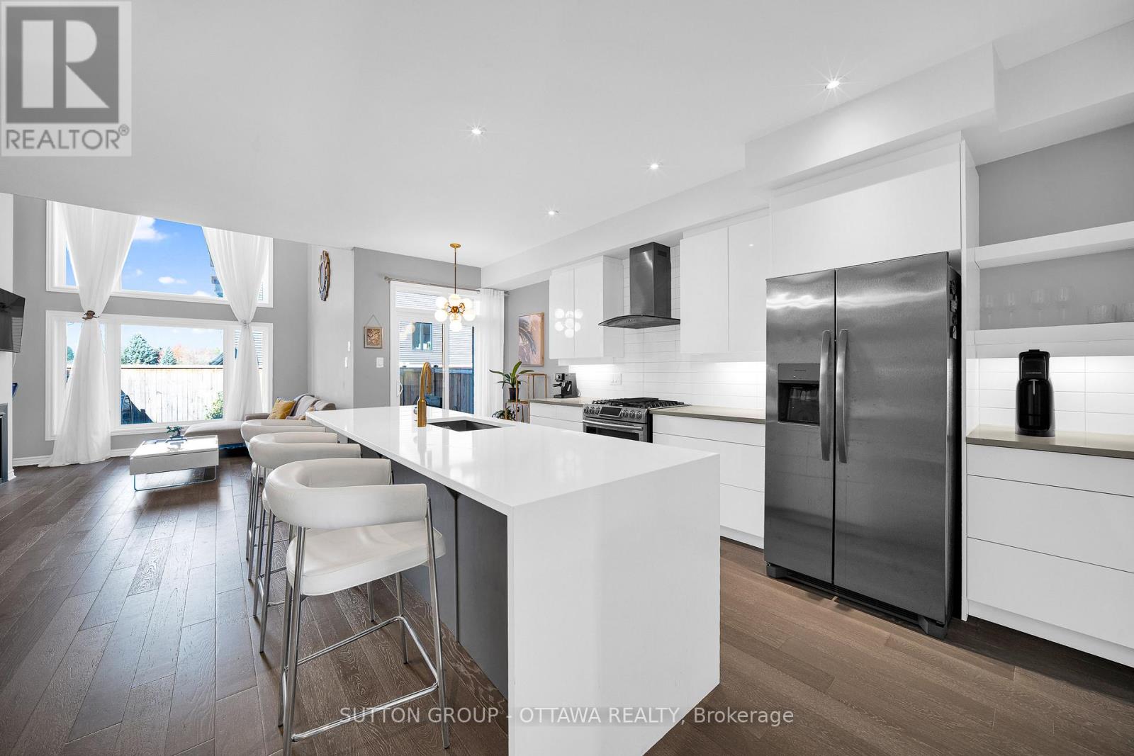 776 Carnelian Crescent