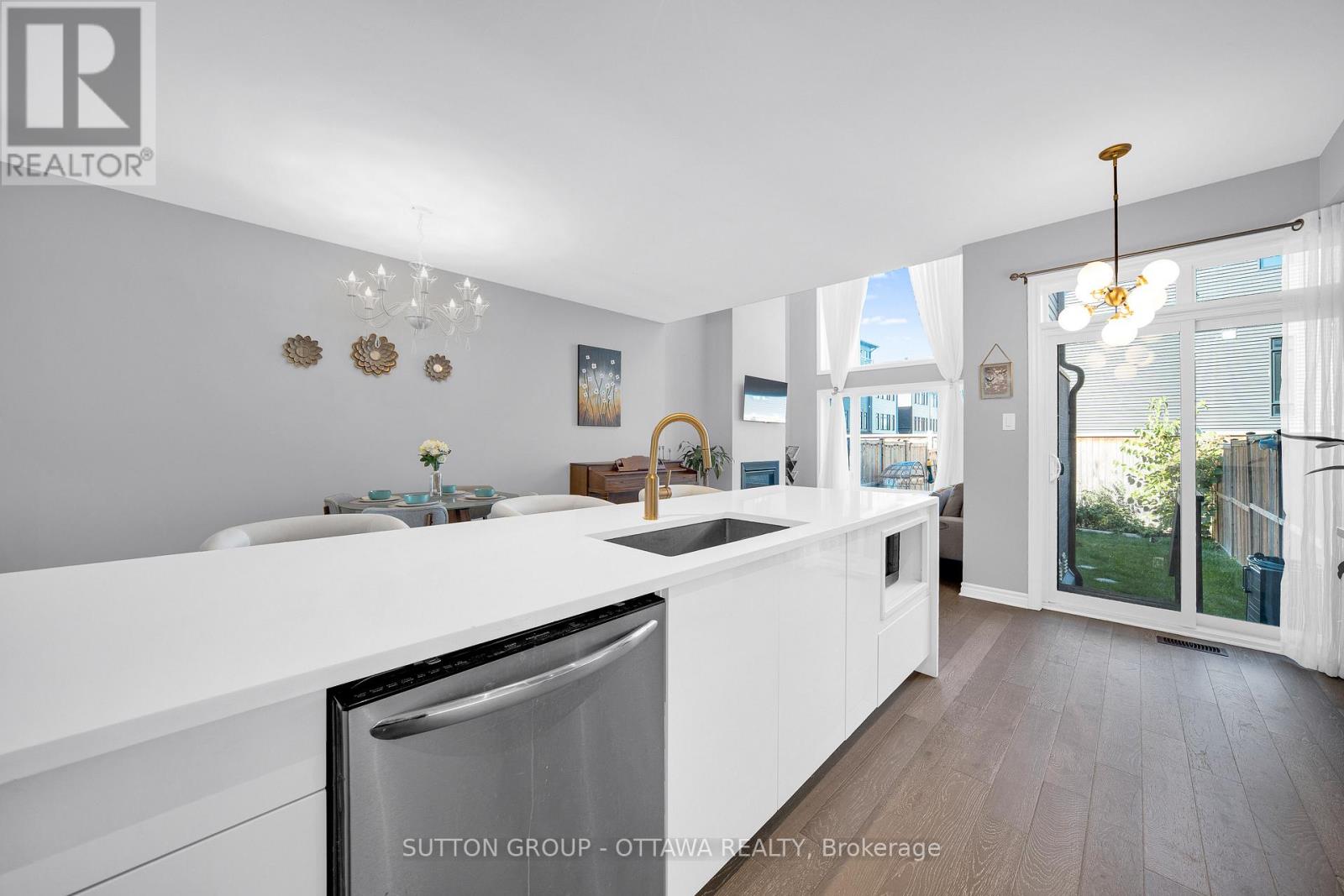 776 Carnelian Crescent