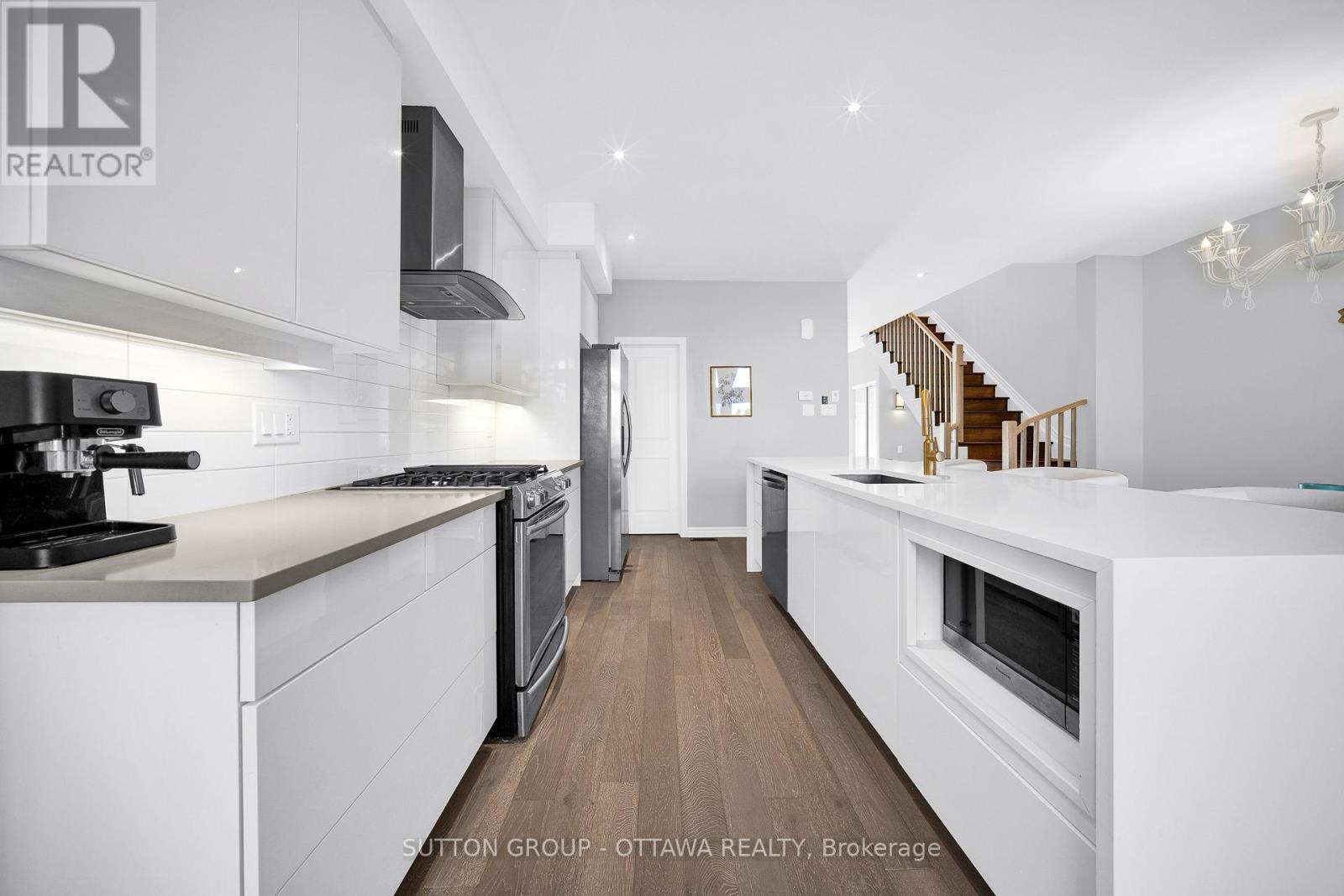 776 Carnelian Crescent