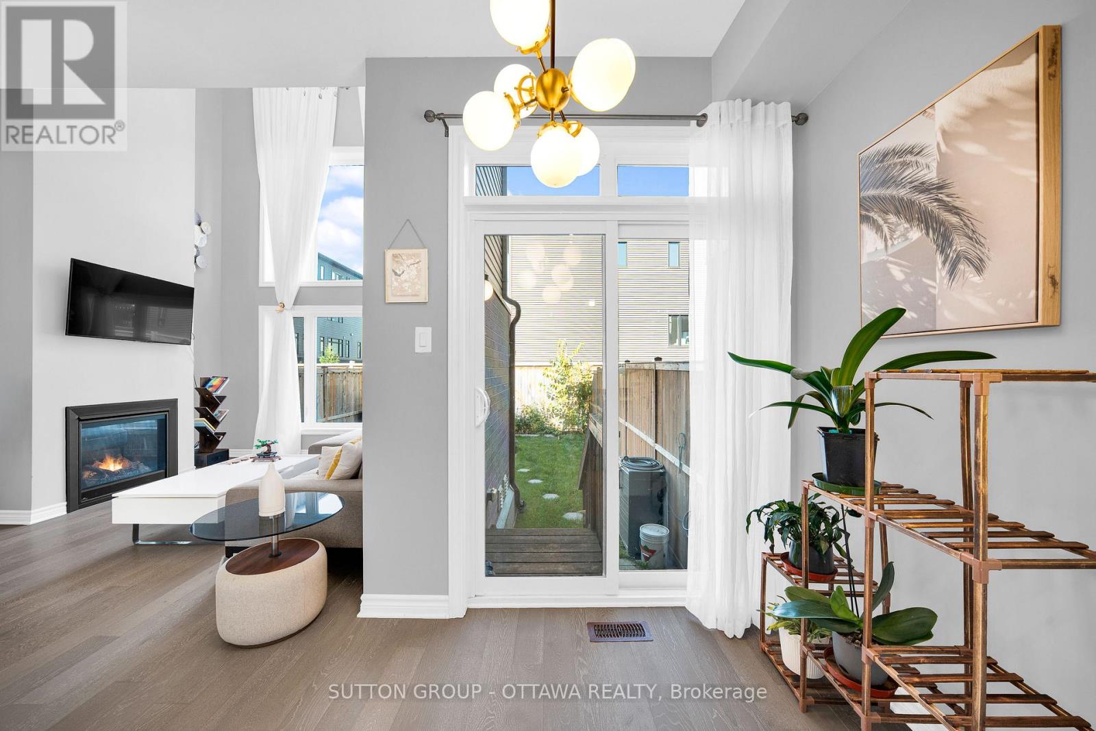 776 Carnelian Crescent