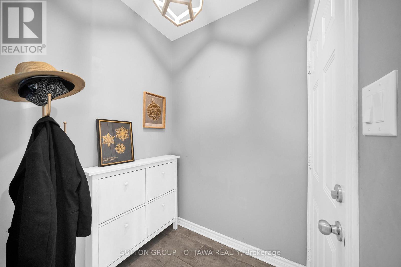 776 Carnelian Crescent