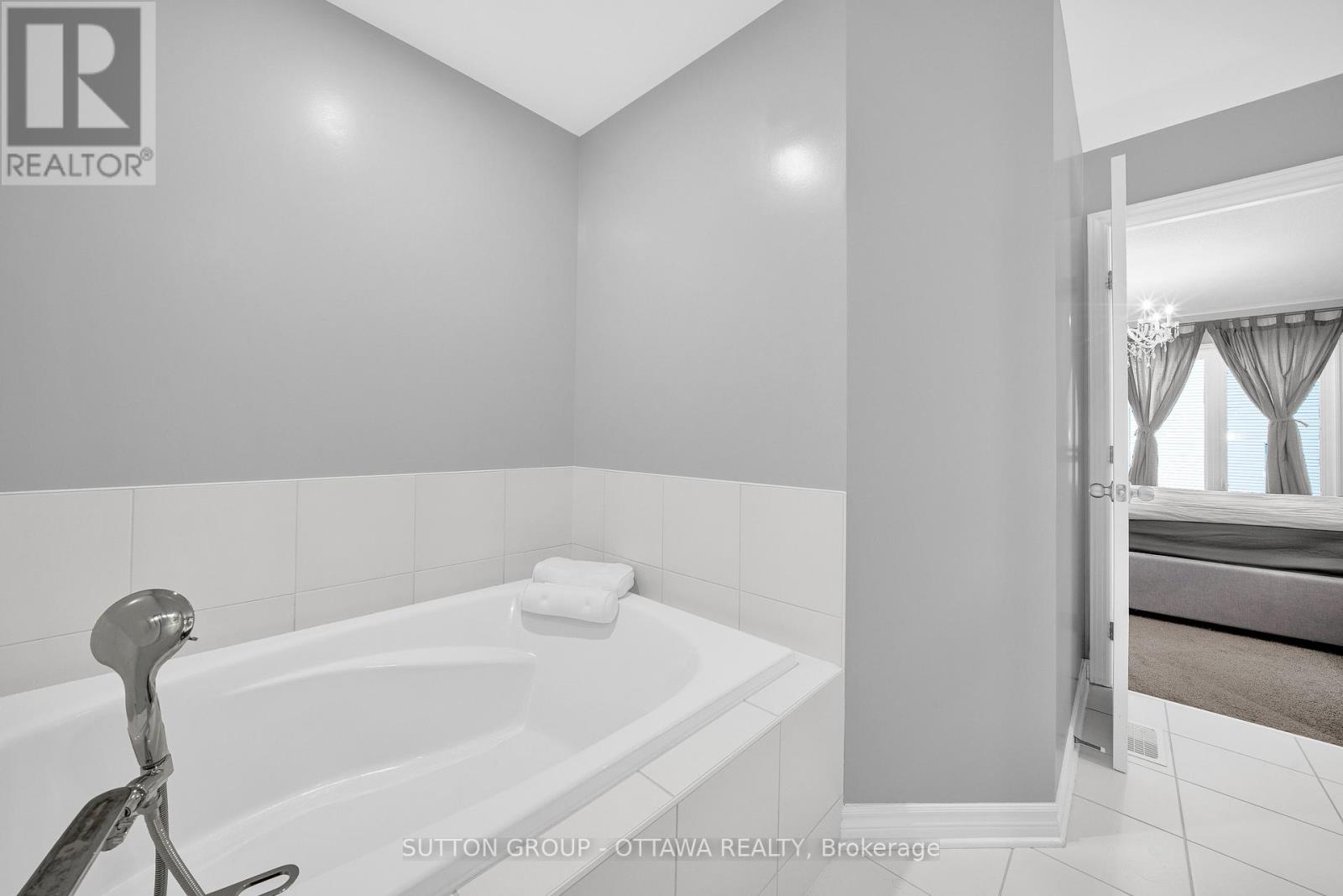 776 Carnelian Crescent