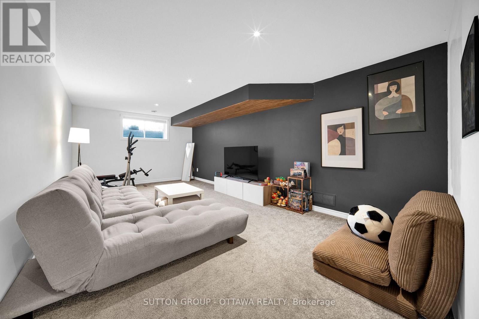 776 Carnelian Crescent