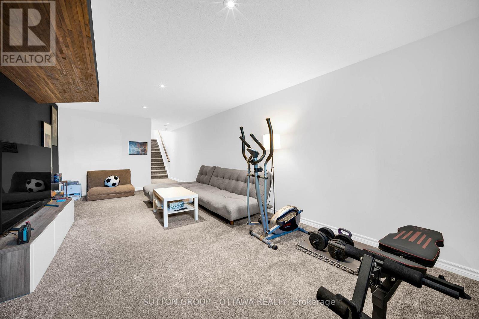 776 Carnelian Crescent