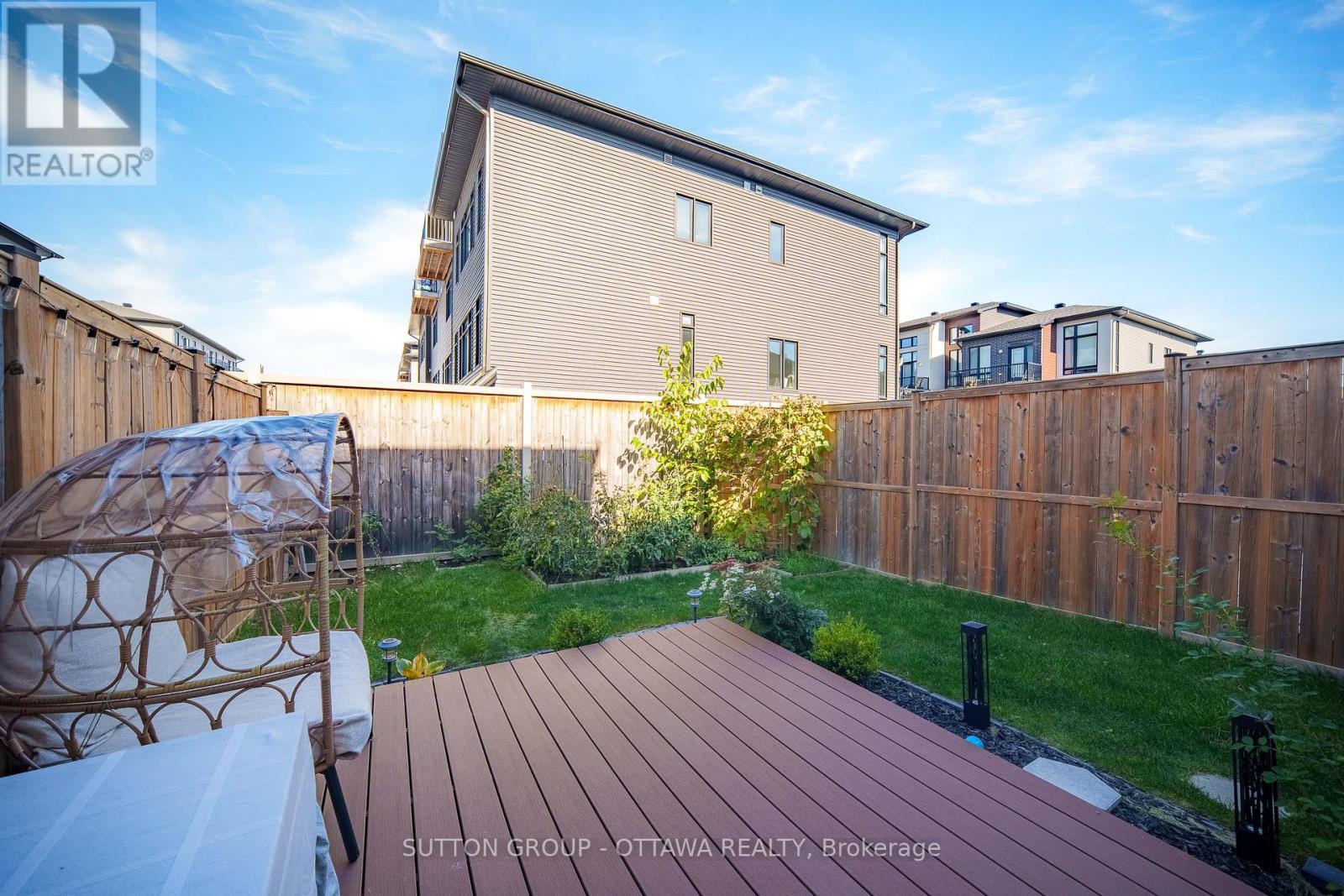 776 Carnelian Crescent