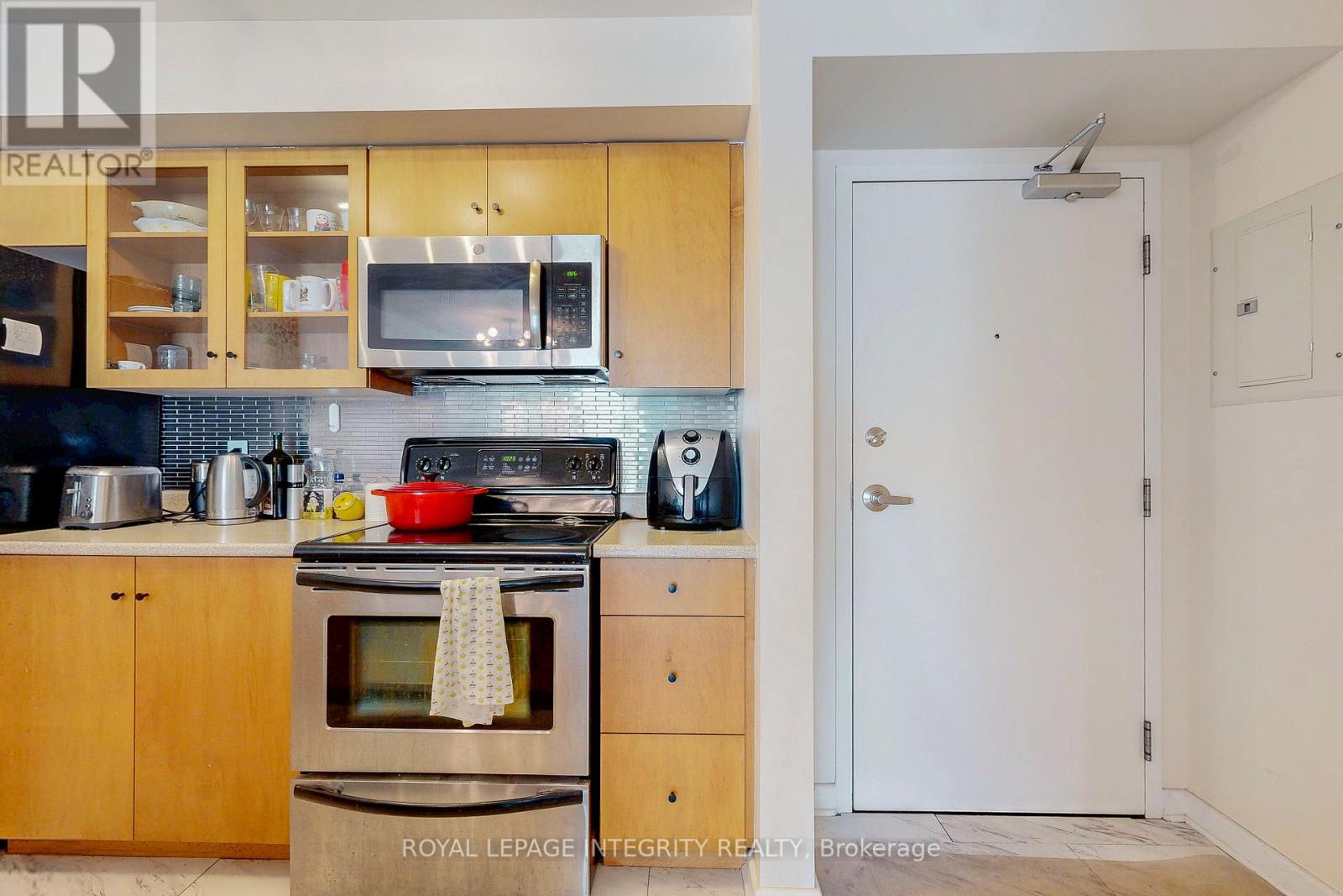 203 - 138 Somerset Street W