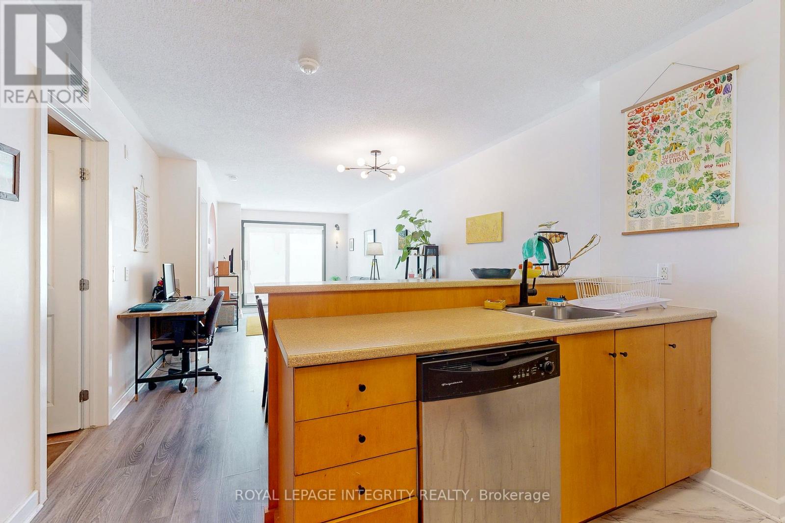 203 - 138 Somerset Street W