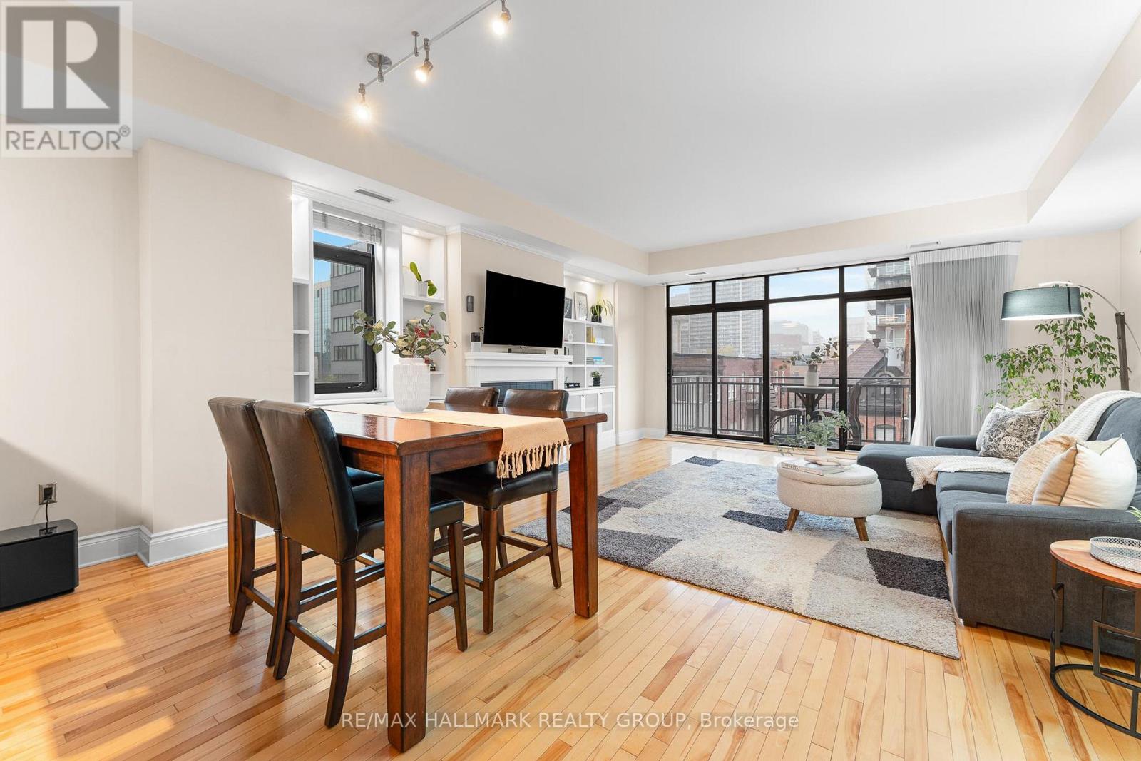 401 - 374 Cooper Street