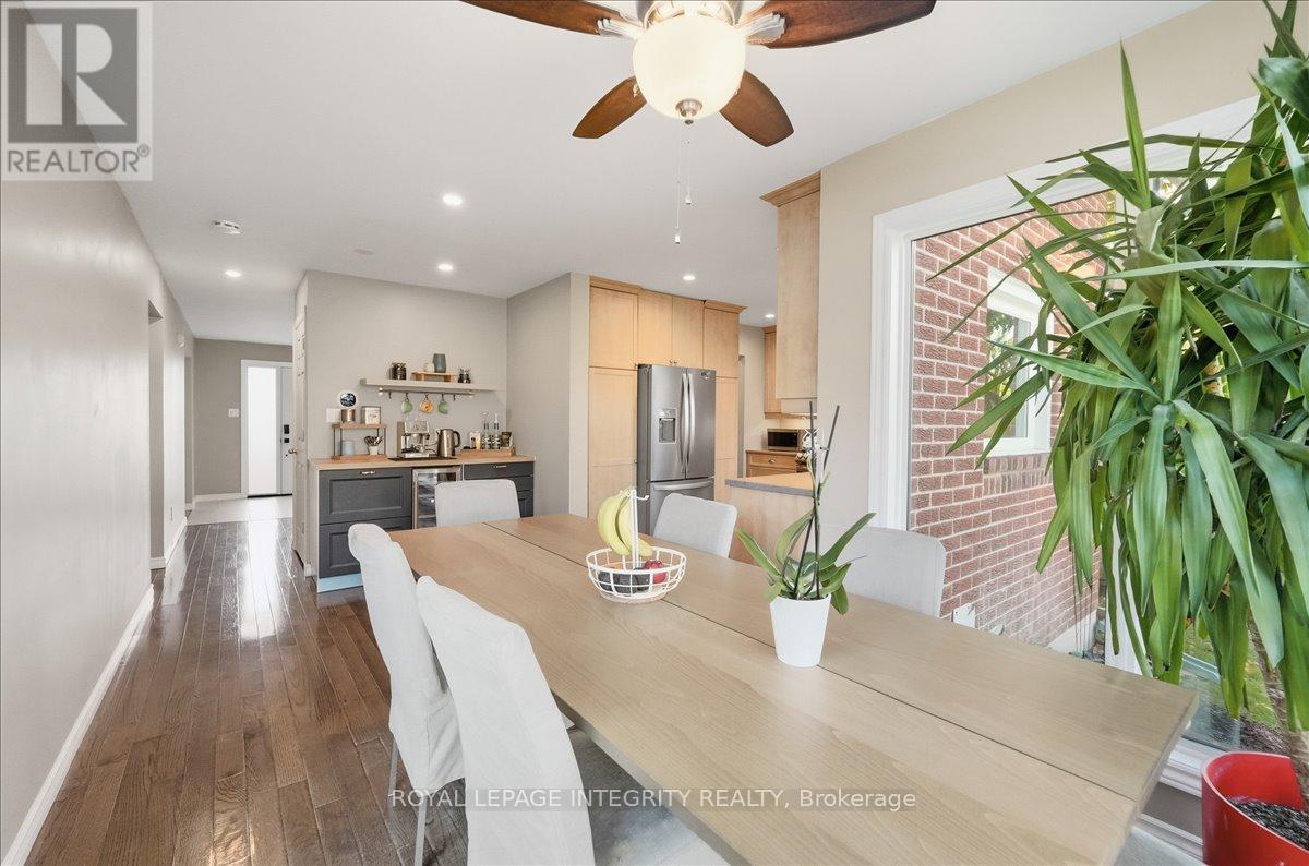 1406 Bouton D'or Way