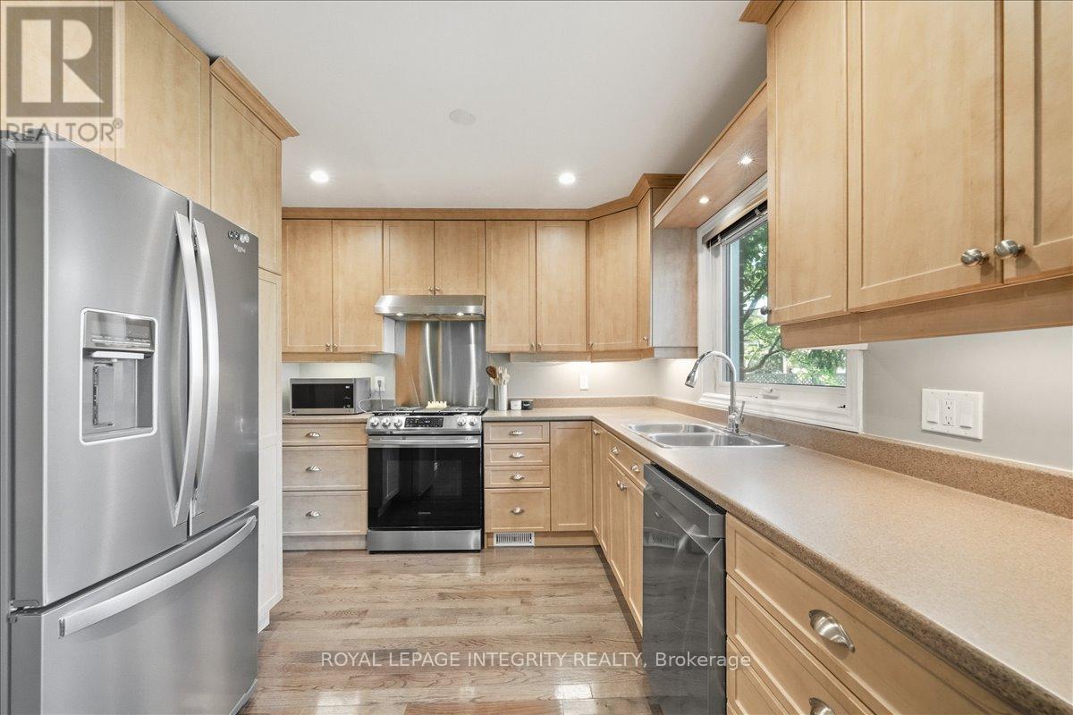 1406 Bouton D'or Way