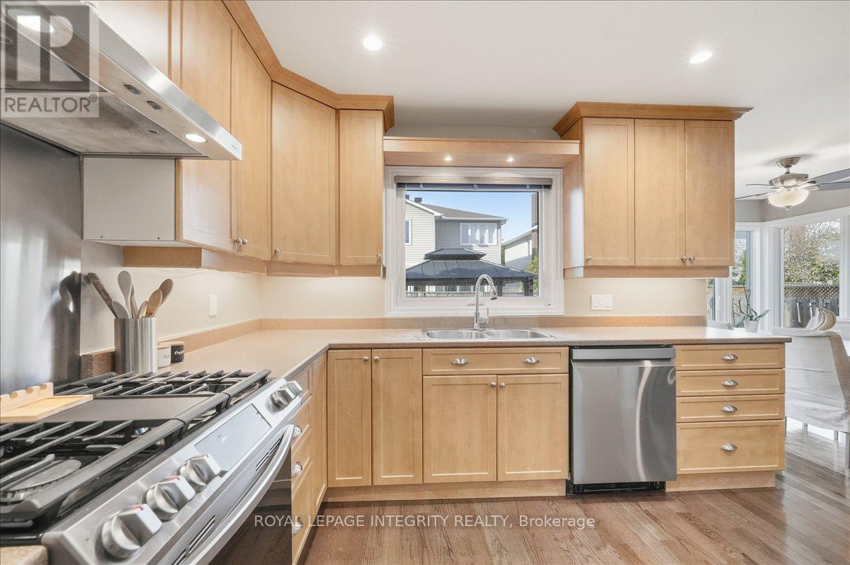 1406 Bouton D'or Way