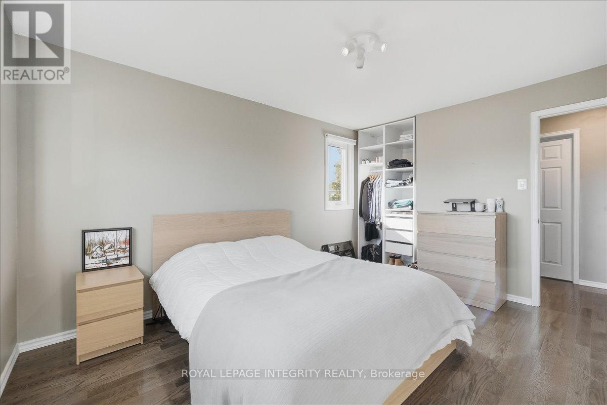 1406 Bouton D'or Way