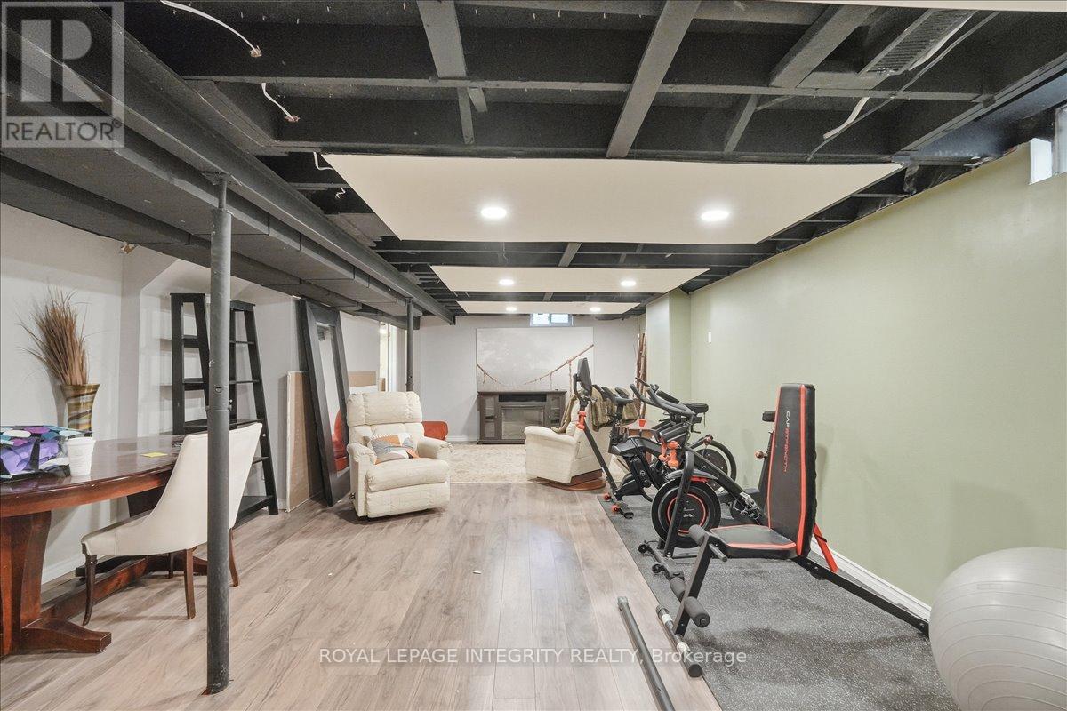 1406 Bouton D'or Way