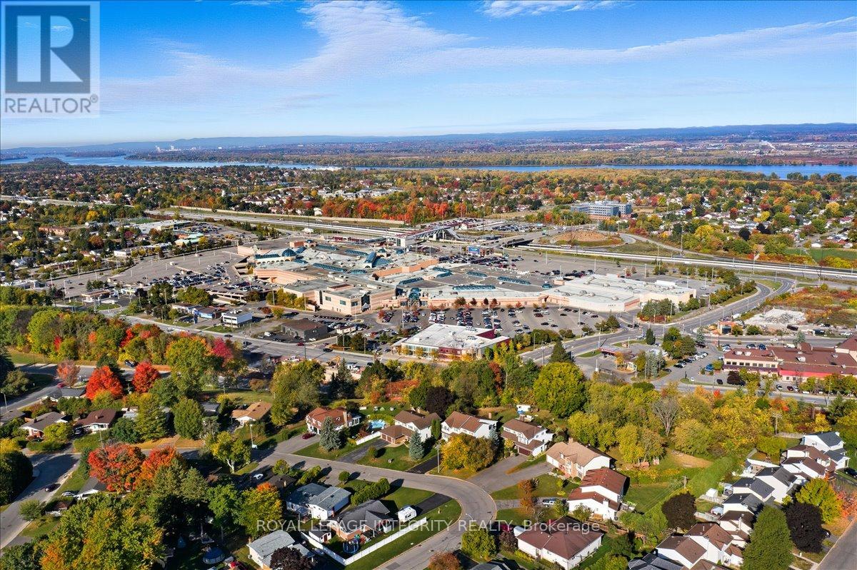 1406 Bouton D'or Way