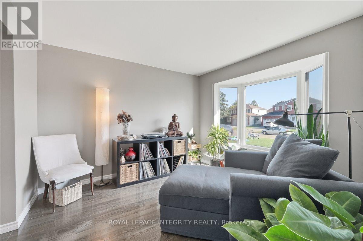 1406 Bouton D'or Way