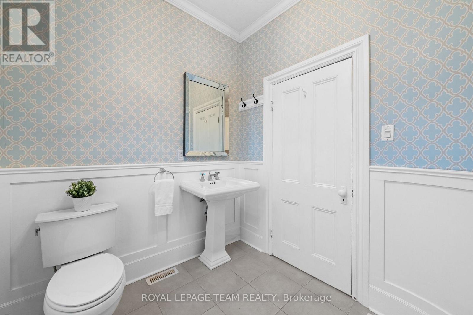 6722 Rideau Valley Drive S