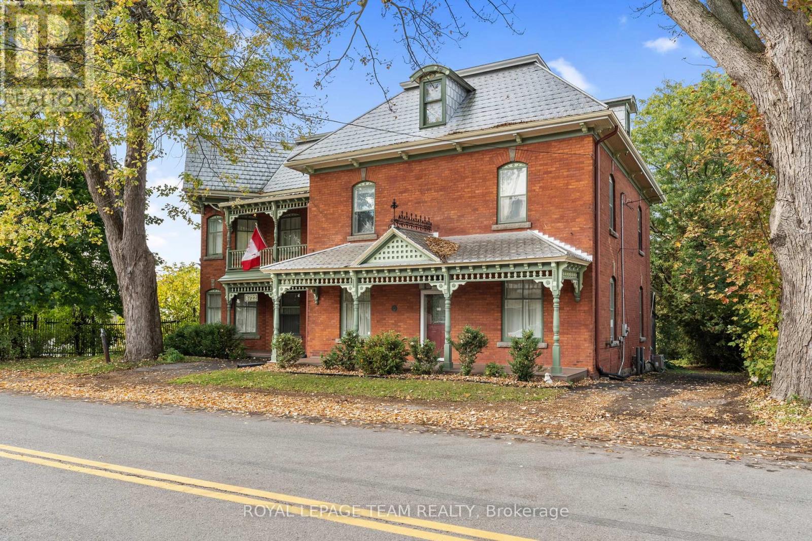 6722 Rideau Valley Drive S