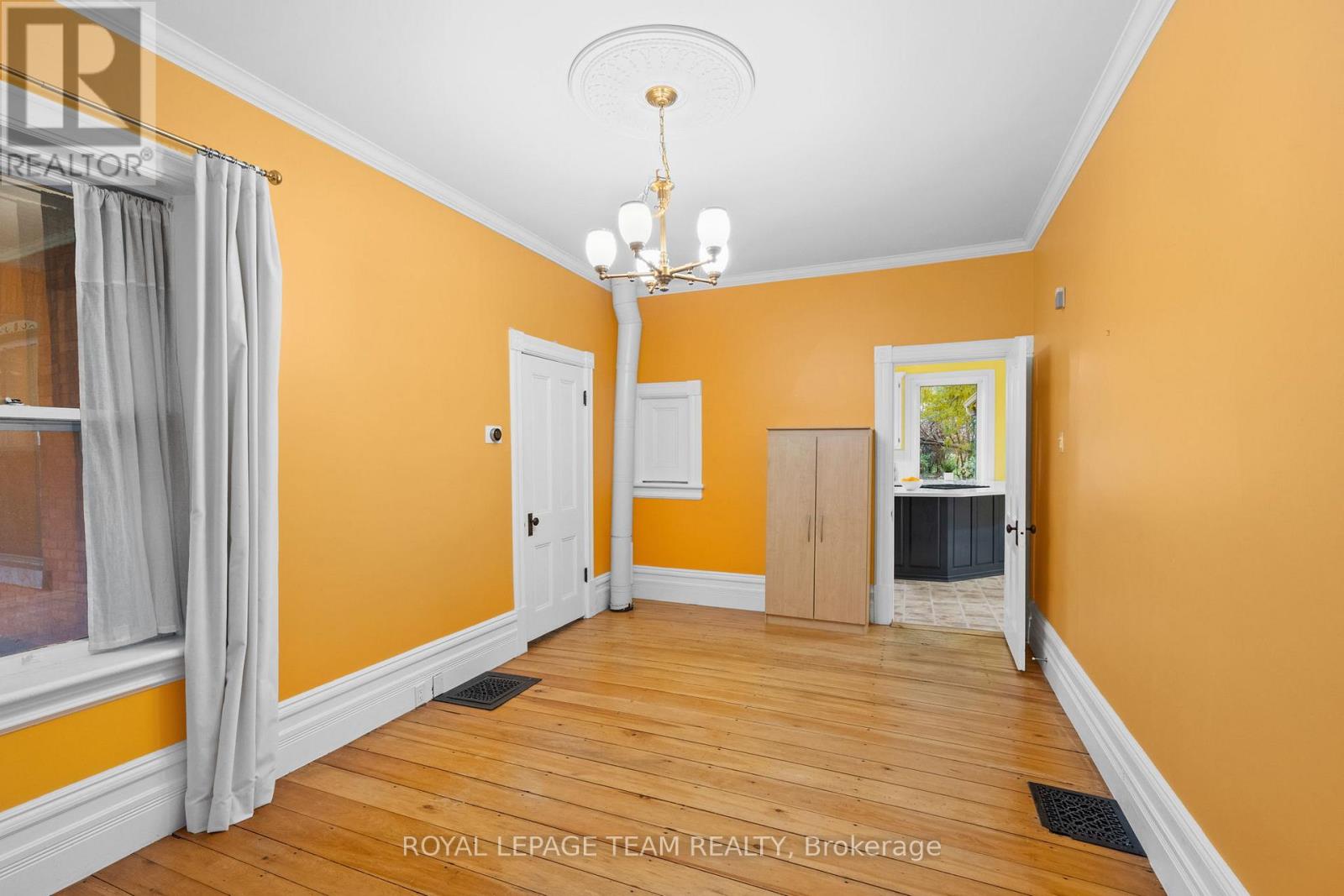 6722 Rideau Valley Drive S