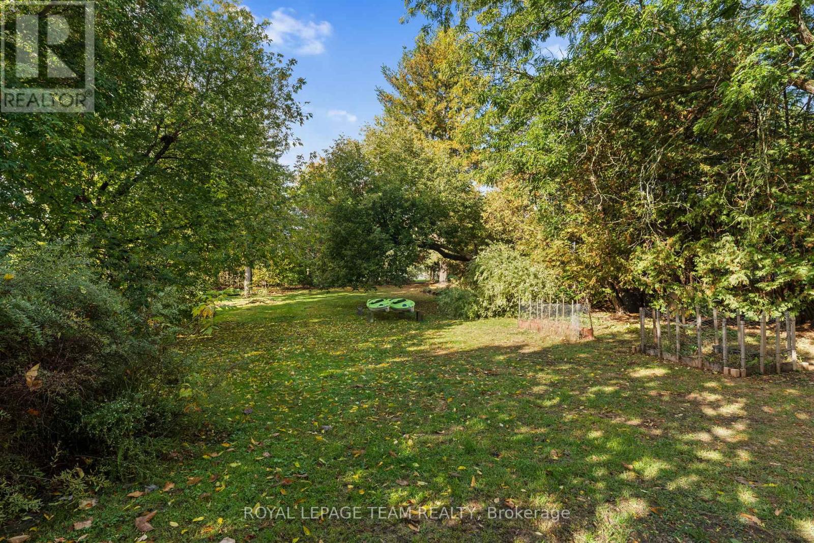 6722 Rideau Valley Drive S