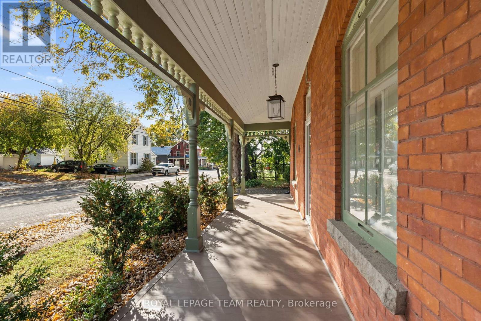 6722 Rideau Valley Drive S