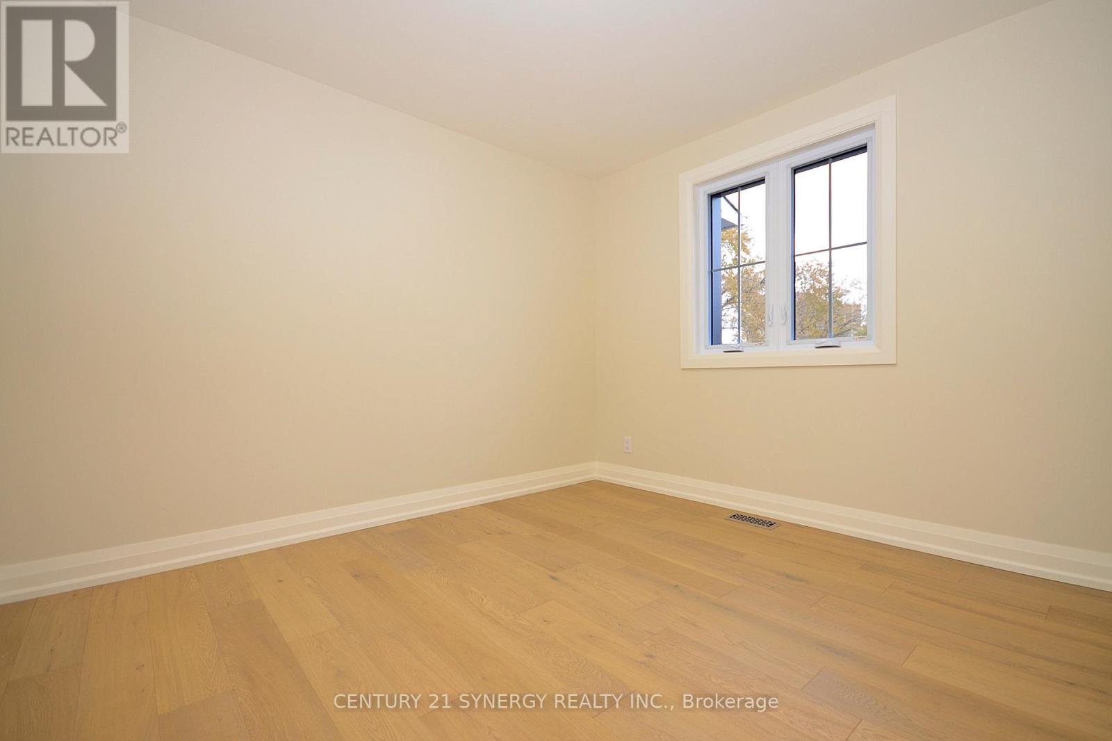 32 - 660 Hochelaga Street