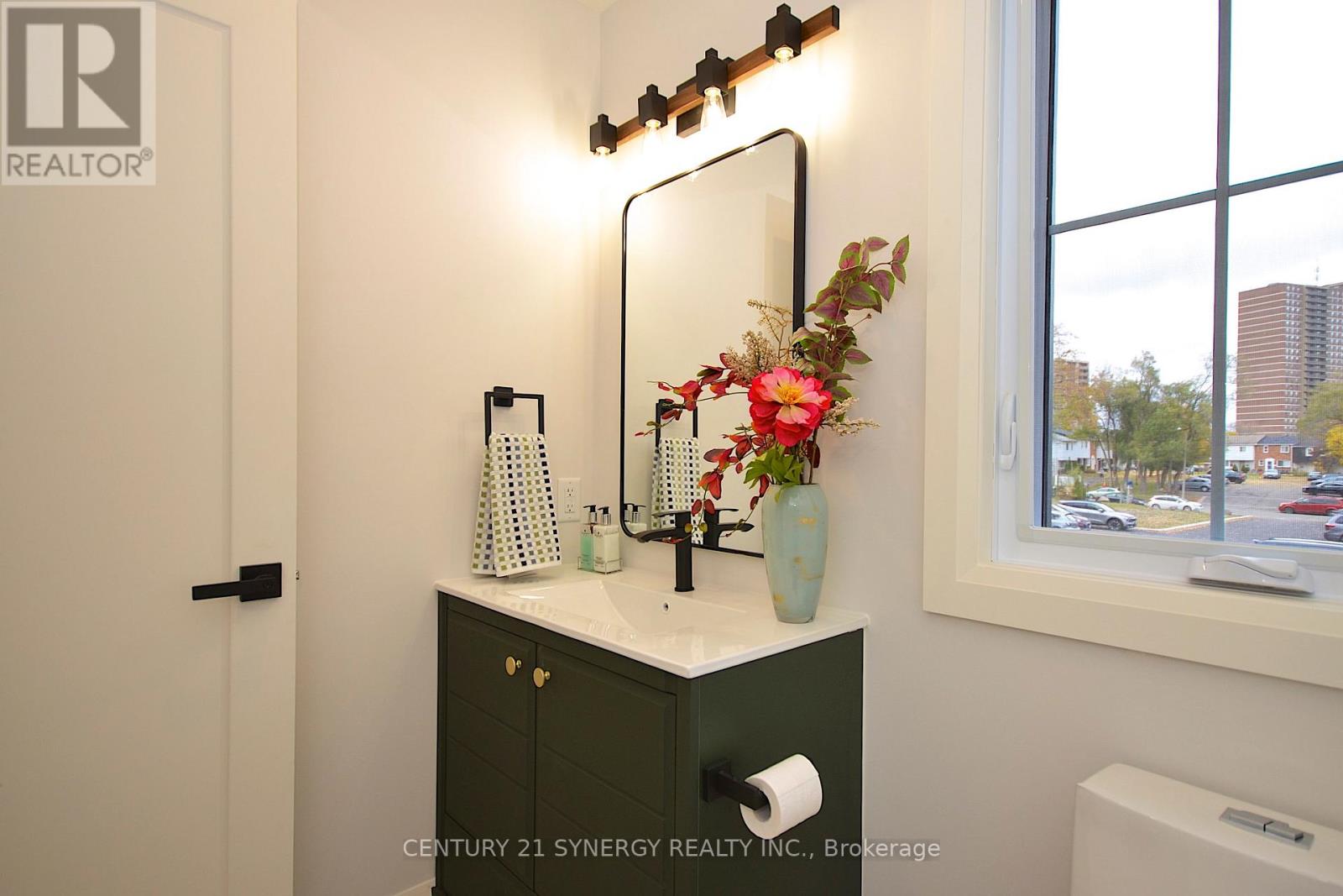 32 - 660 Hochelaga Street