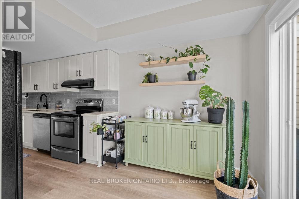 10 - 293 Aquaview Drive