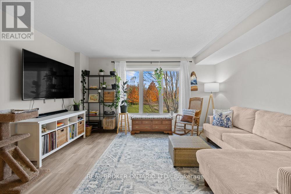 10 - 293 Aquaview Drive