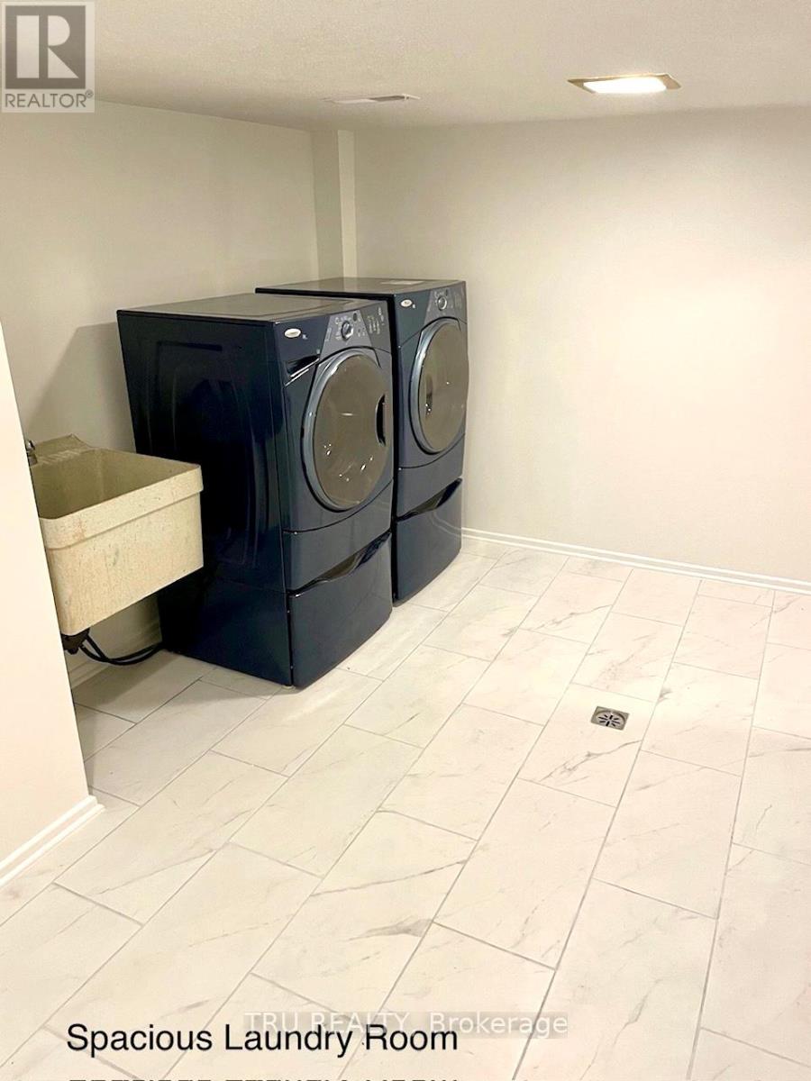 2285 Stonehenge Crescent