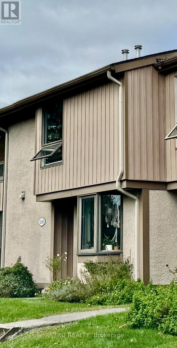 2285 Stonehenge Crescent